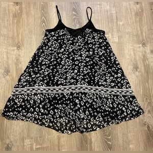 Express Womens Dress Size M Black White Spaghetti Strap Pullover Flowy Lined NWT